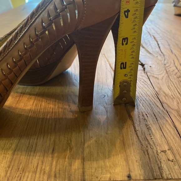 Guess Brown Leather Pumps. Size 7.5 - Picture 8 of 8